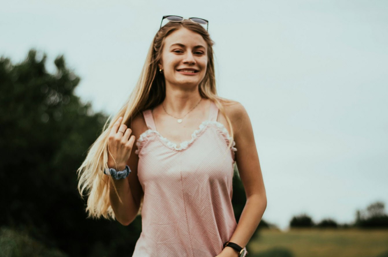 17 Signs She Might Be Feeling Frisky